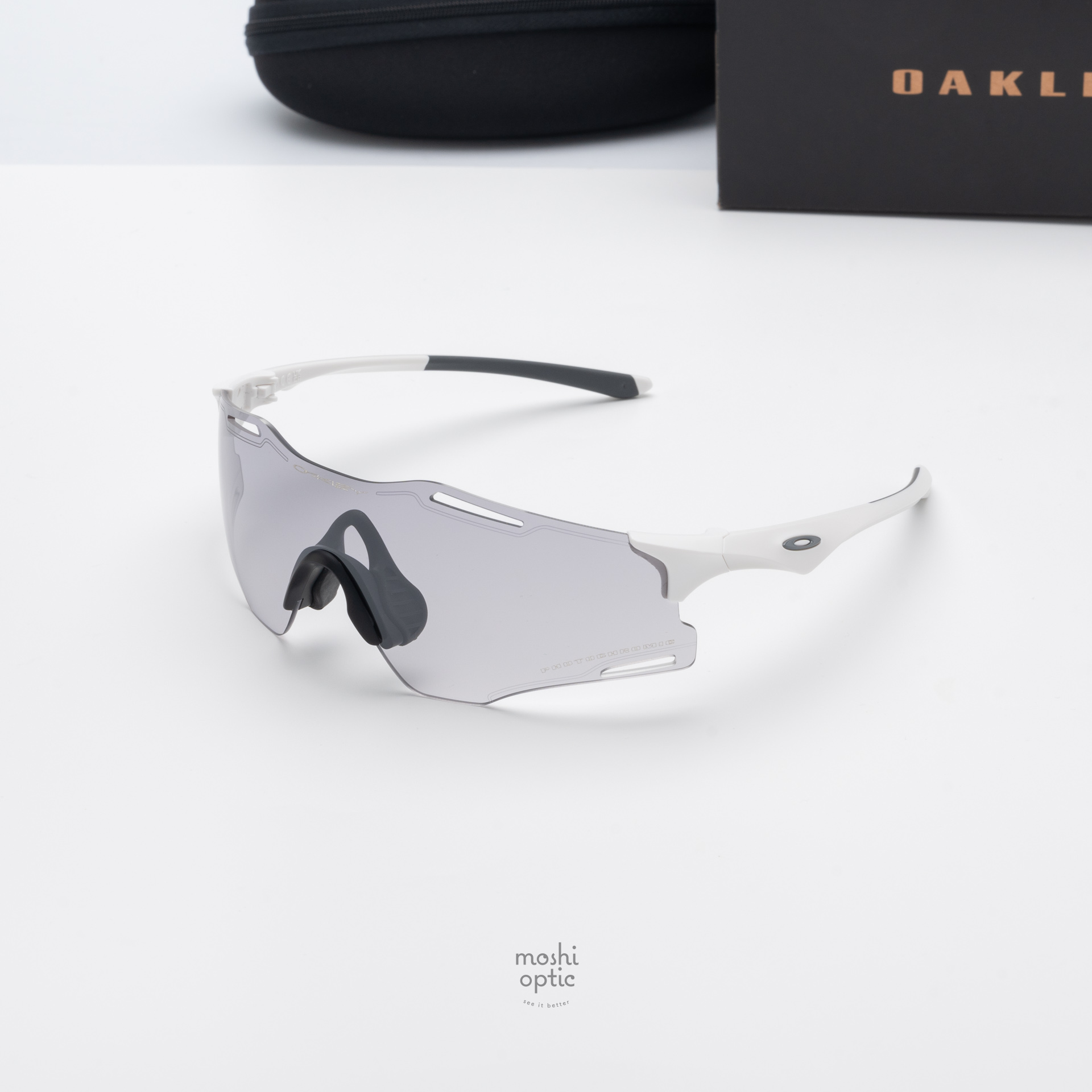 Oakley OO9512D-01 Cybr Zero Matte White Clear to Black Iridium Photochromic