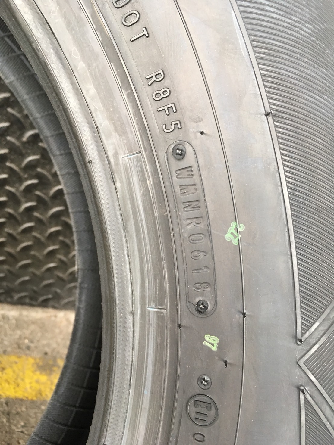 FALKEN ZE914 225-65-17 ปี 18 ซื้อ2แถม2 ราคาถูก