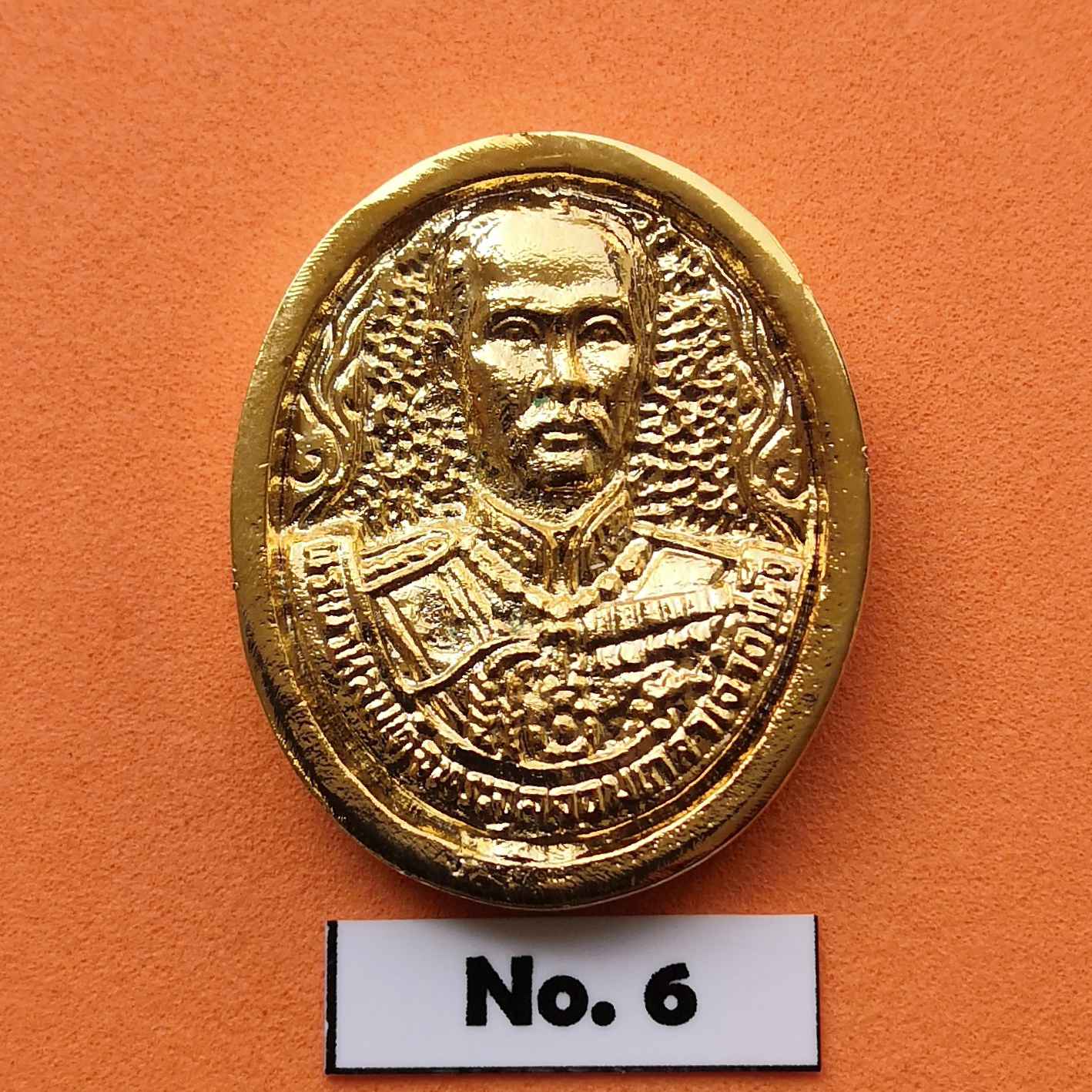 เหรียญหล่อ รัชกาลที่ 5 หลัง กรมหลวงชุมพร ที่ระลึกครบรอบ 72 ปี พิธีพุทธาภิเษก ณ วัดเขตอุดมศักดิ์ ชุมพร ปี 2538 เนื้อกะไหล่ทอง สูง 3 เซน พร้อมกล่องเดิม