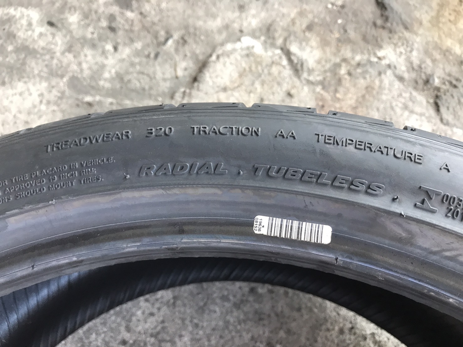 HANKOOK V12 EVO-2 245-35-19 เส้น 5500 ปกติ 7500 ปี 17