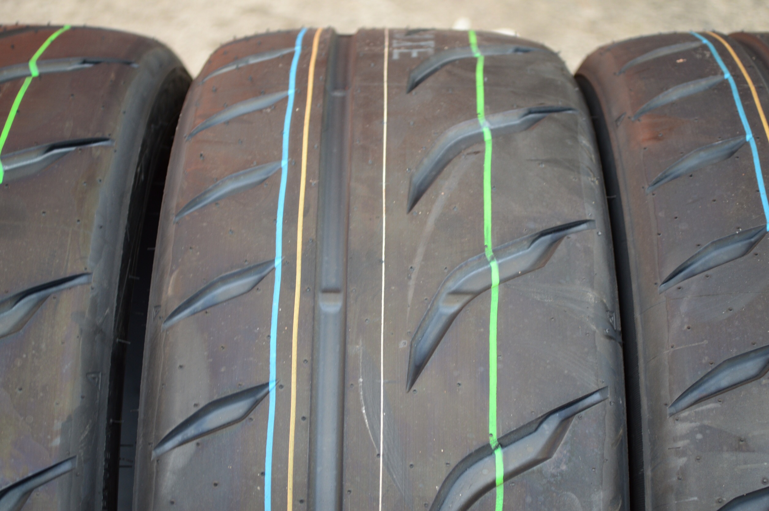 TOYO R888R 295/30R18