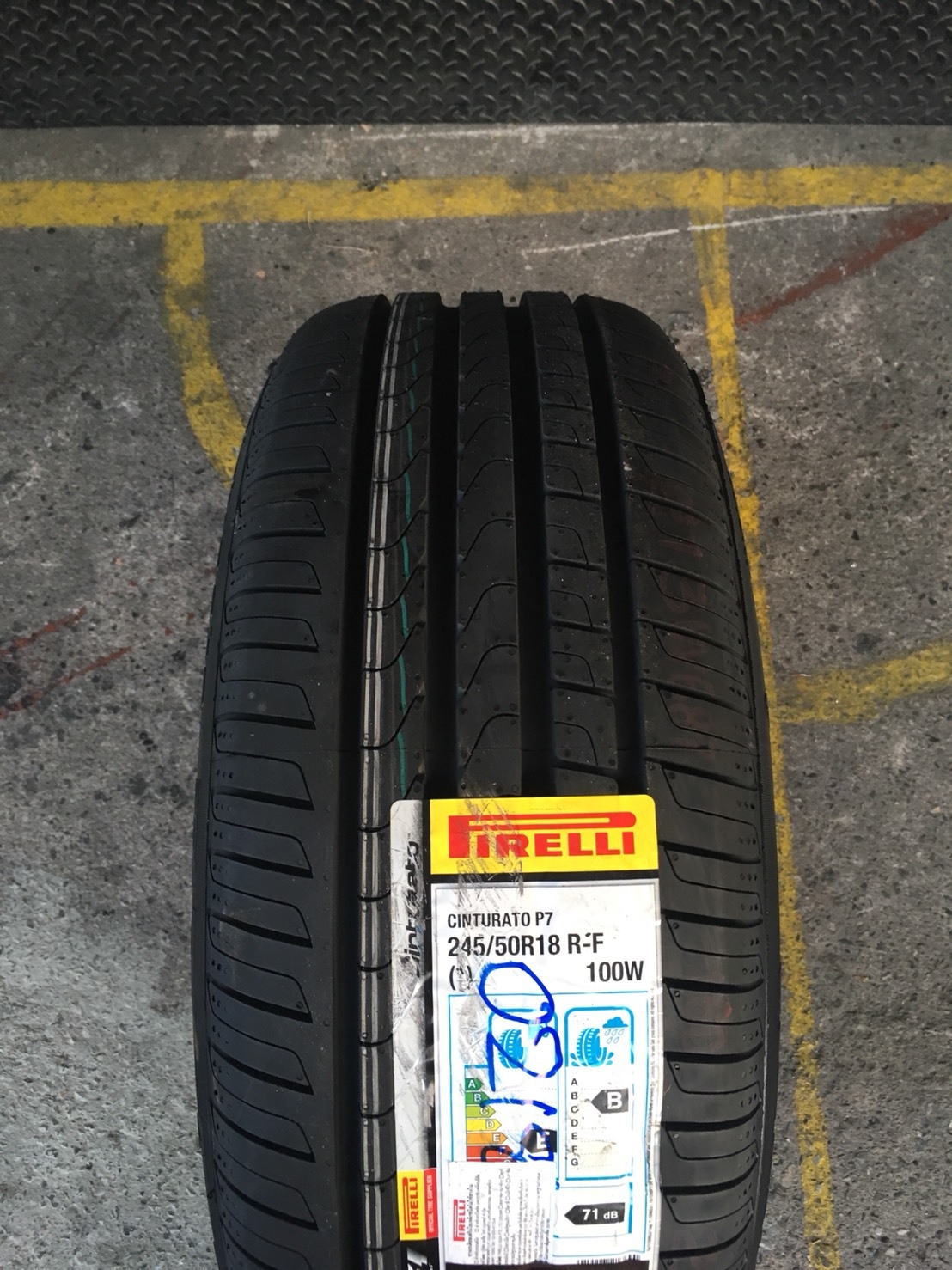 PIRELLI CINTURATO P7 RFT 245-50-18 เส้น 13000 บาท