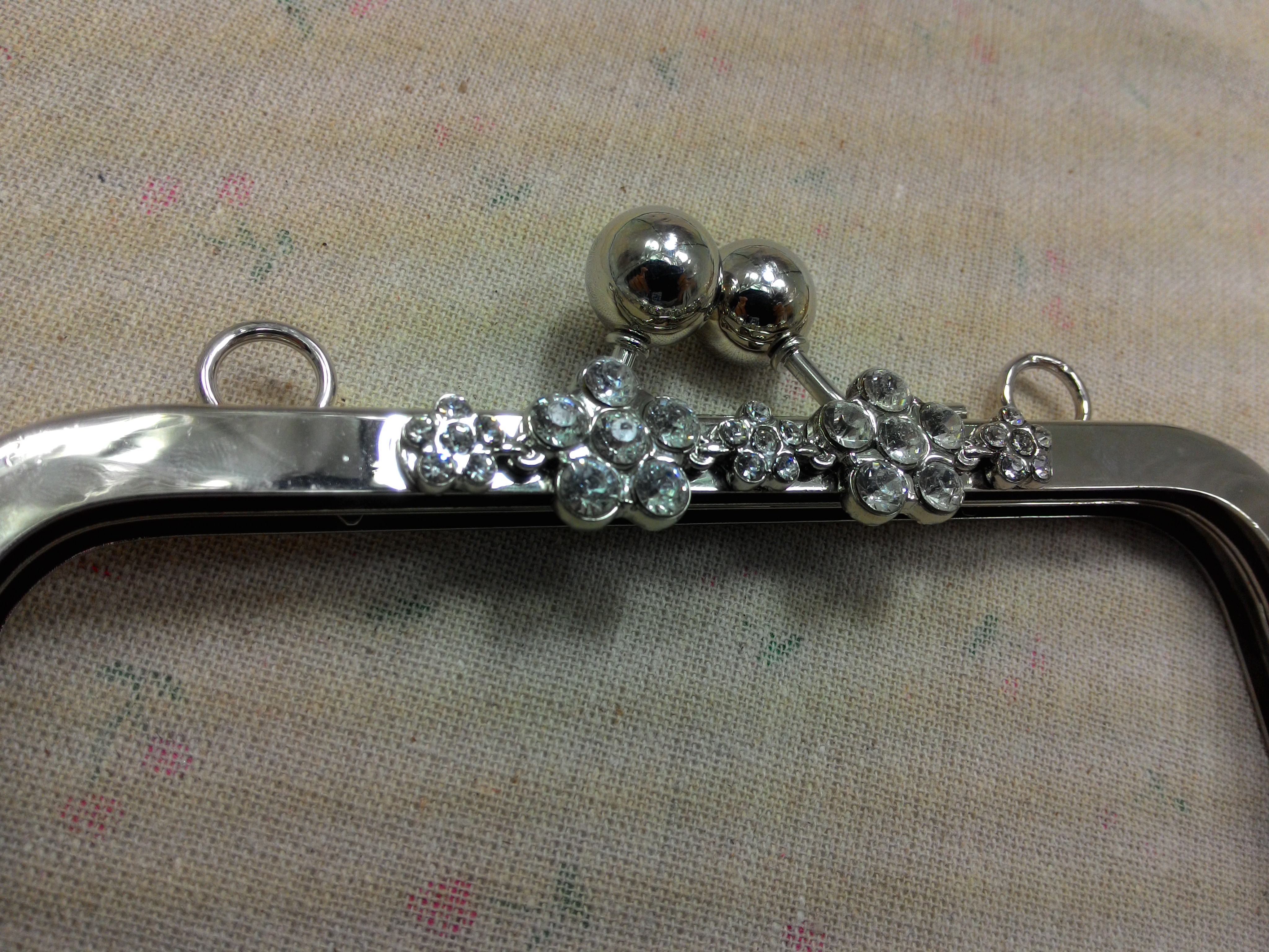 ปากกระเป๋าปิ๊กแป๊กดอกไม้6นิ้ว เงิน