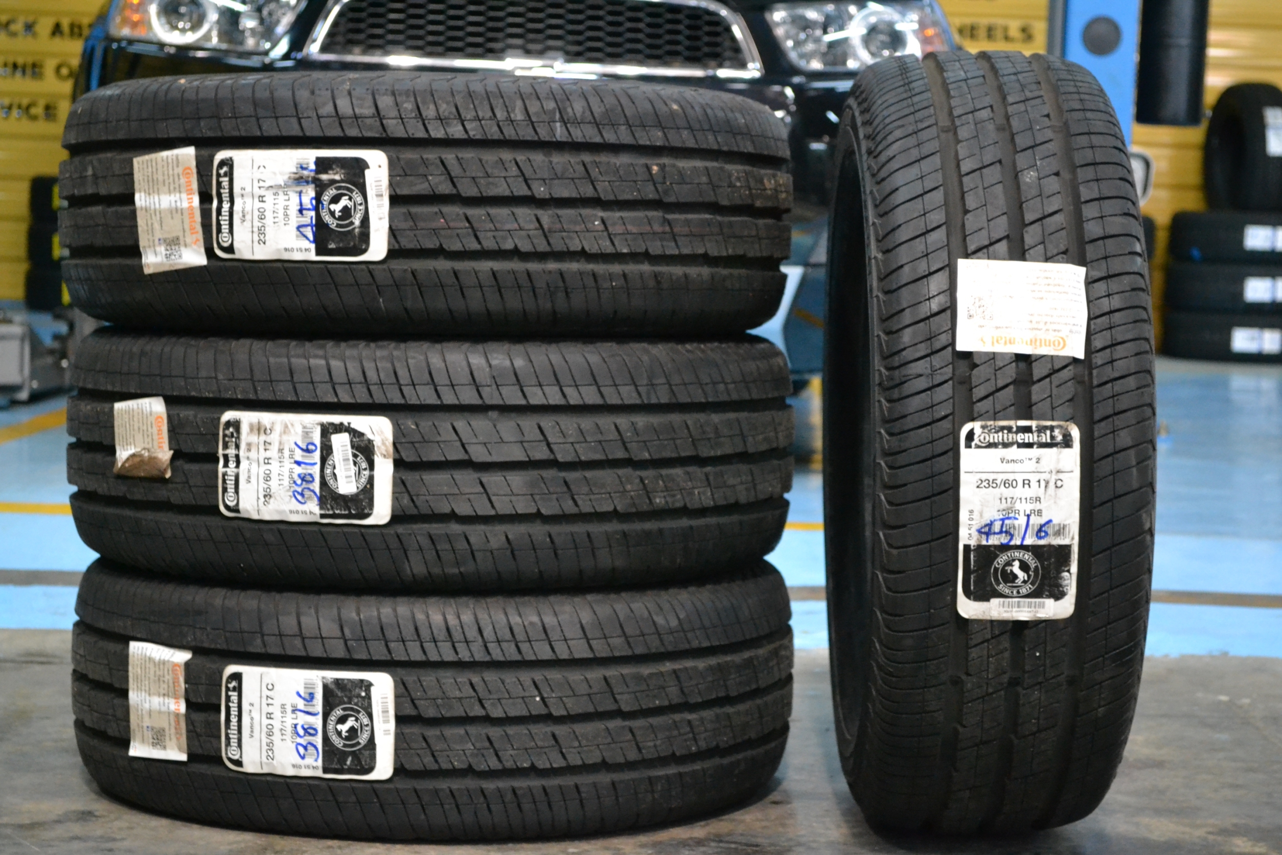 CONTINENTAL VANCO2 235W60S17 ราคาพิเศษ เสน้ 7500