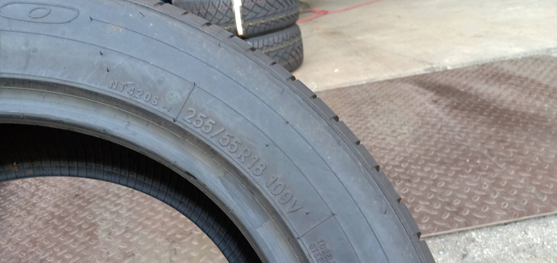 NITTO NT420S 255-55-18 เส้น 4,xxx ปกติ 7500 บาท