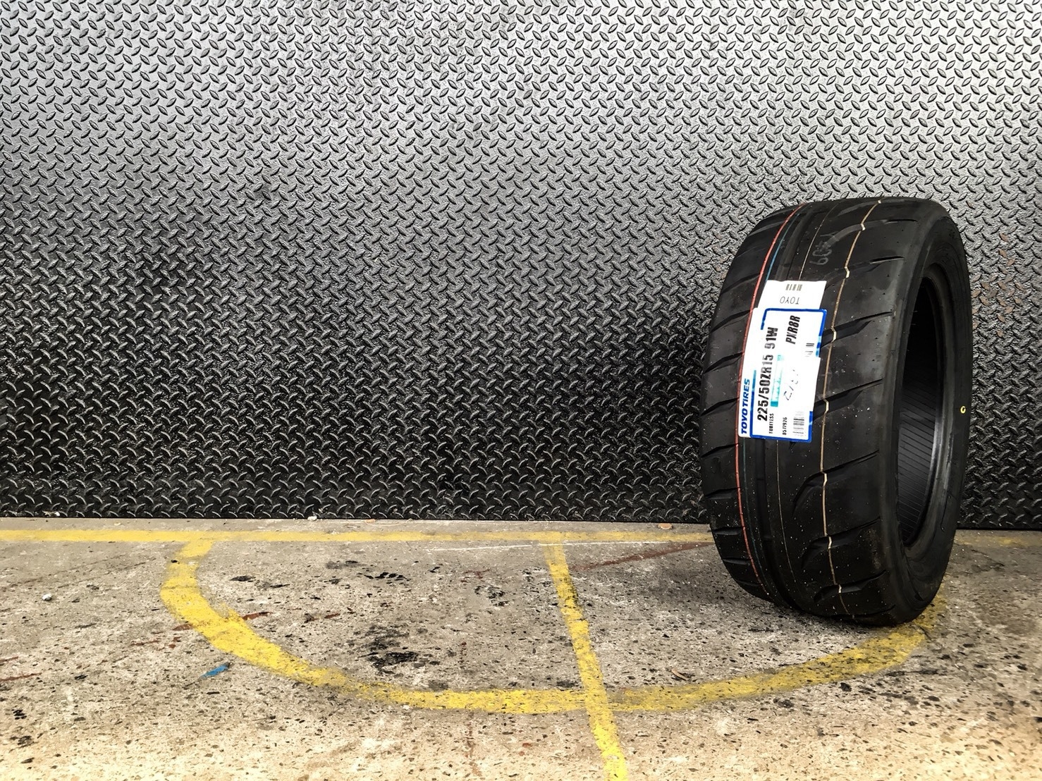 TOYO R888R 225-50-15 เส้น 6000 ปี17