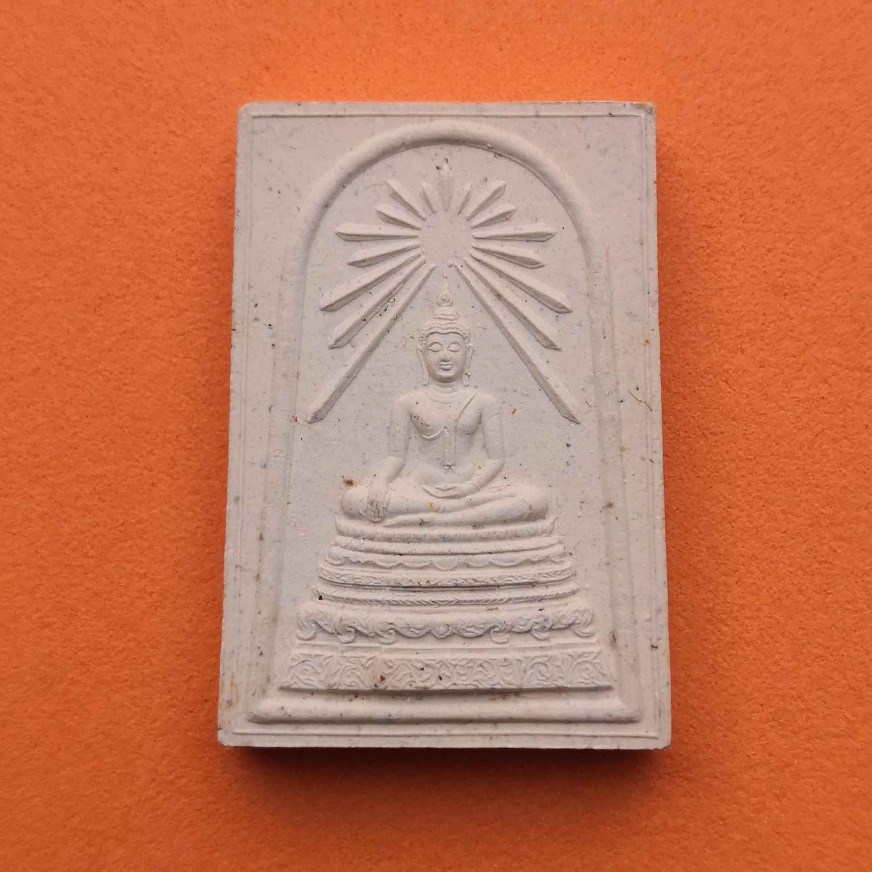พระผงพุทธคุณ สมเด็จพระศาสดา รุ่น 2 พ.ศ. 2538 หลังลายเซนต์สมเด็จพระญาณสังวร สมเด็จพระสังฆราช ฝังโค๊ด นะ พร้อมกล่องเดิม