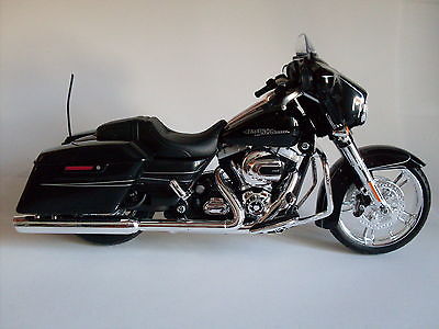 โมเดลรถ มอเตอร์ไซค์ Harley 2015 Street Glide 3