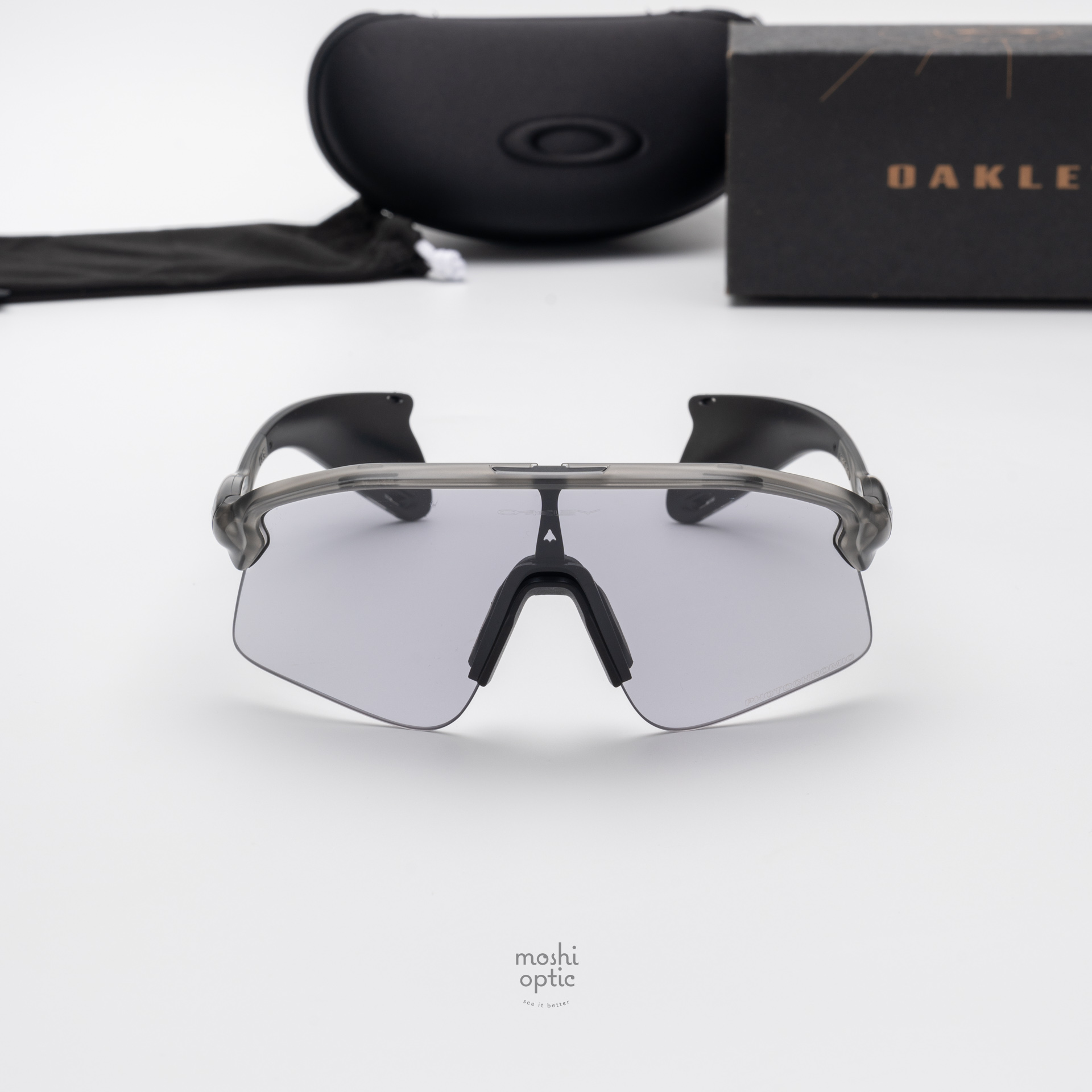 OAKLEY STUNT DEVIL S OO9518-08 Matte Grey Ink Clear to Black Iridium Photochromic
