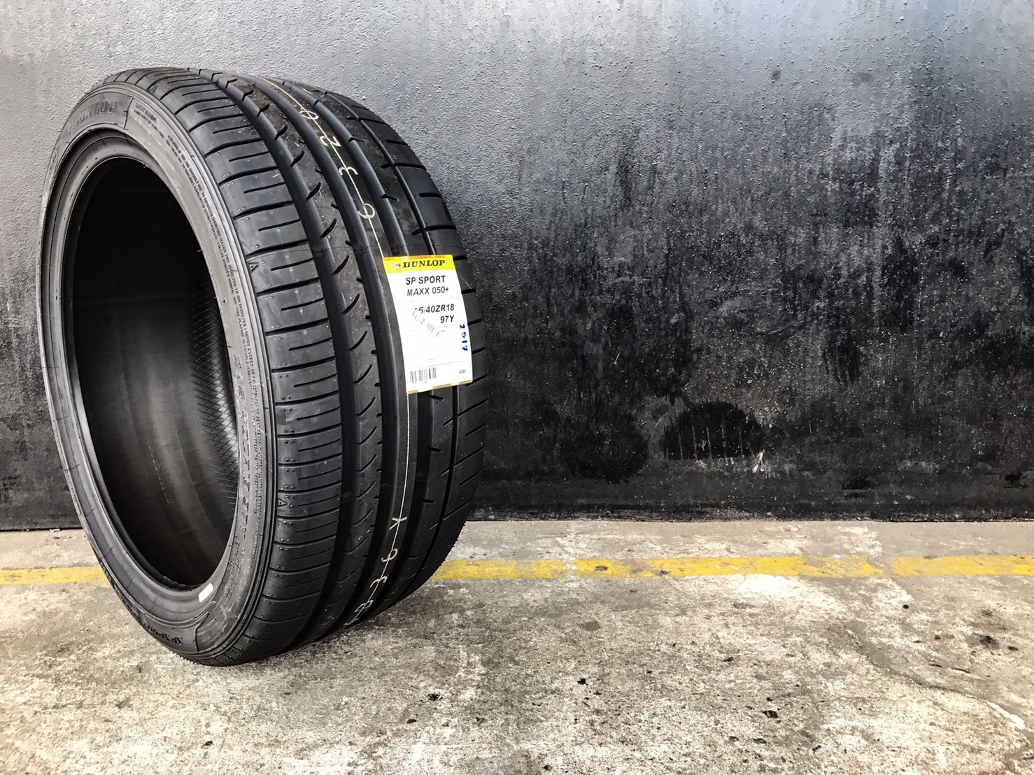 UNLOP SP SPORT MAXX050 245-40-18 ปี17 เส้น 5500 ปกติ 9500