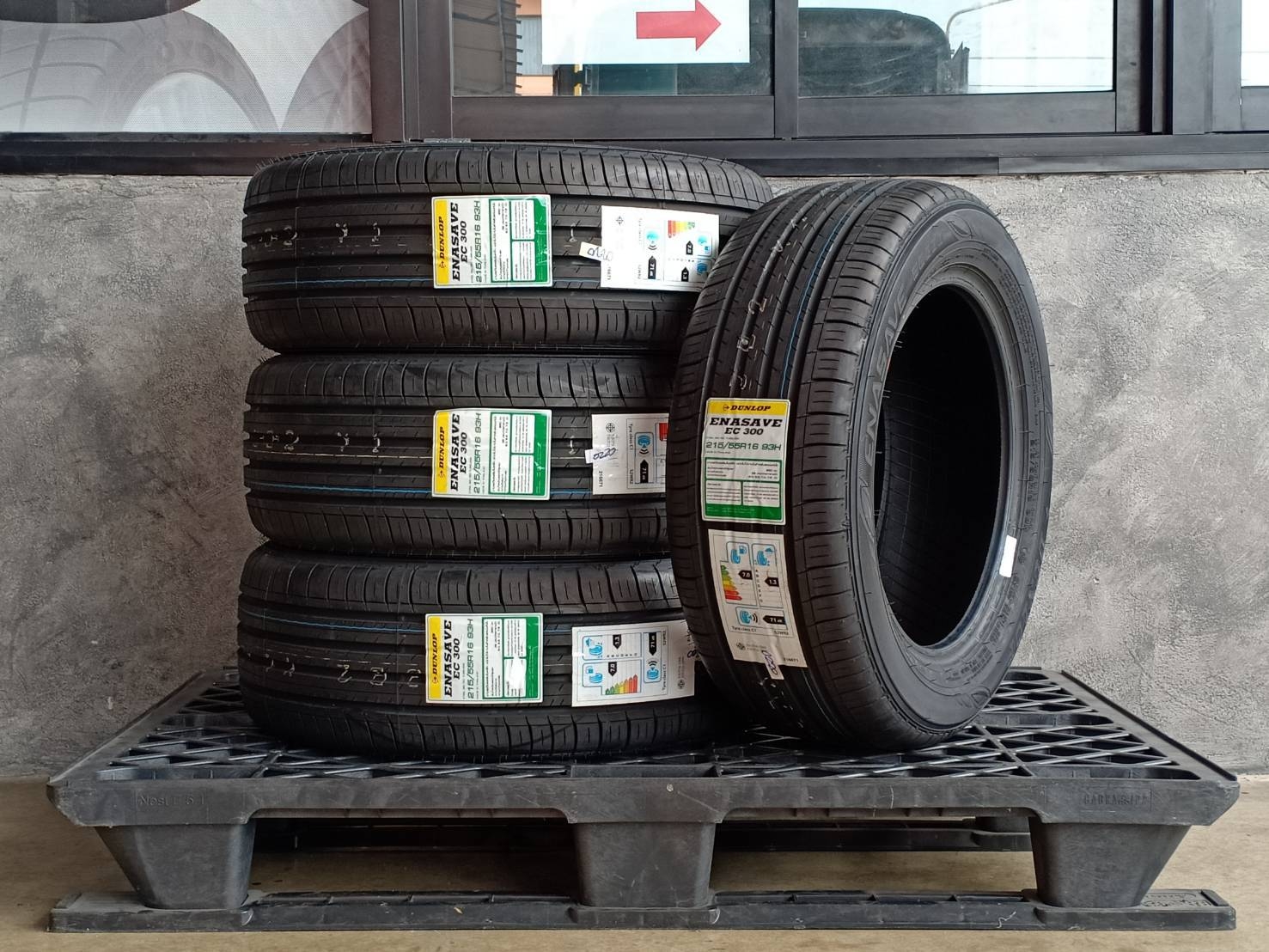 ยางใหม่ DUNLOP EC300 215/55-16 ตัวใหม่ล่าสุดปี20