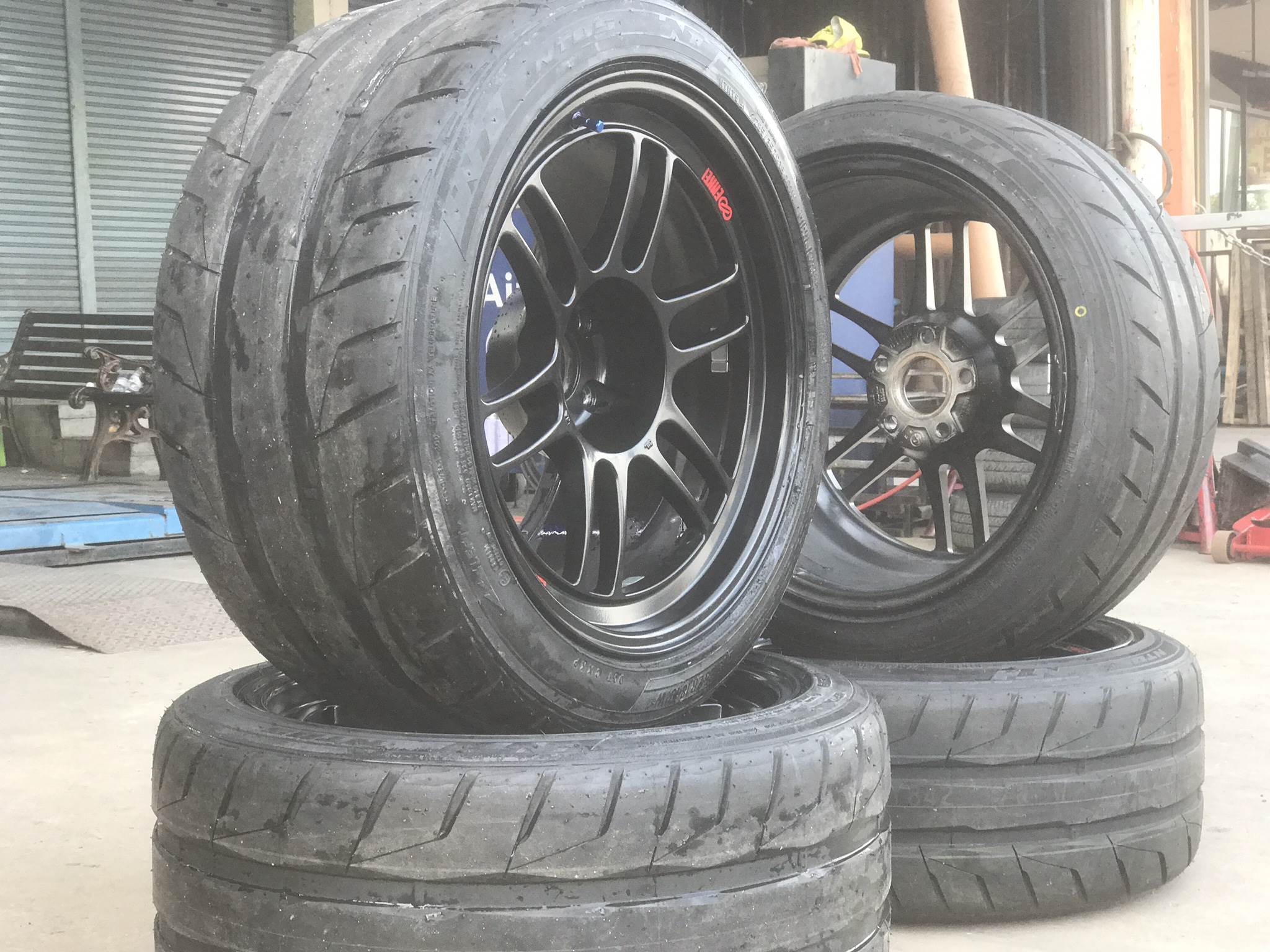 NITTO NT05 245/40-18 เส้น 4000 บาท ปกติ 9000