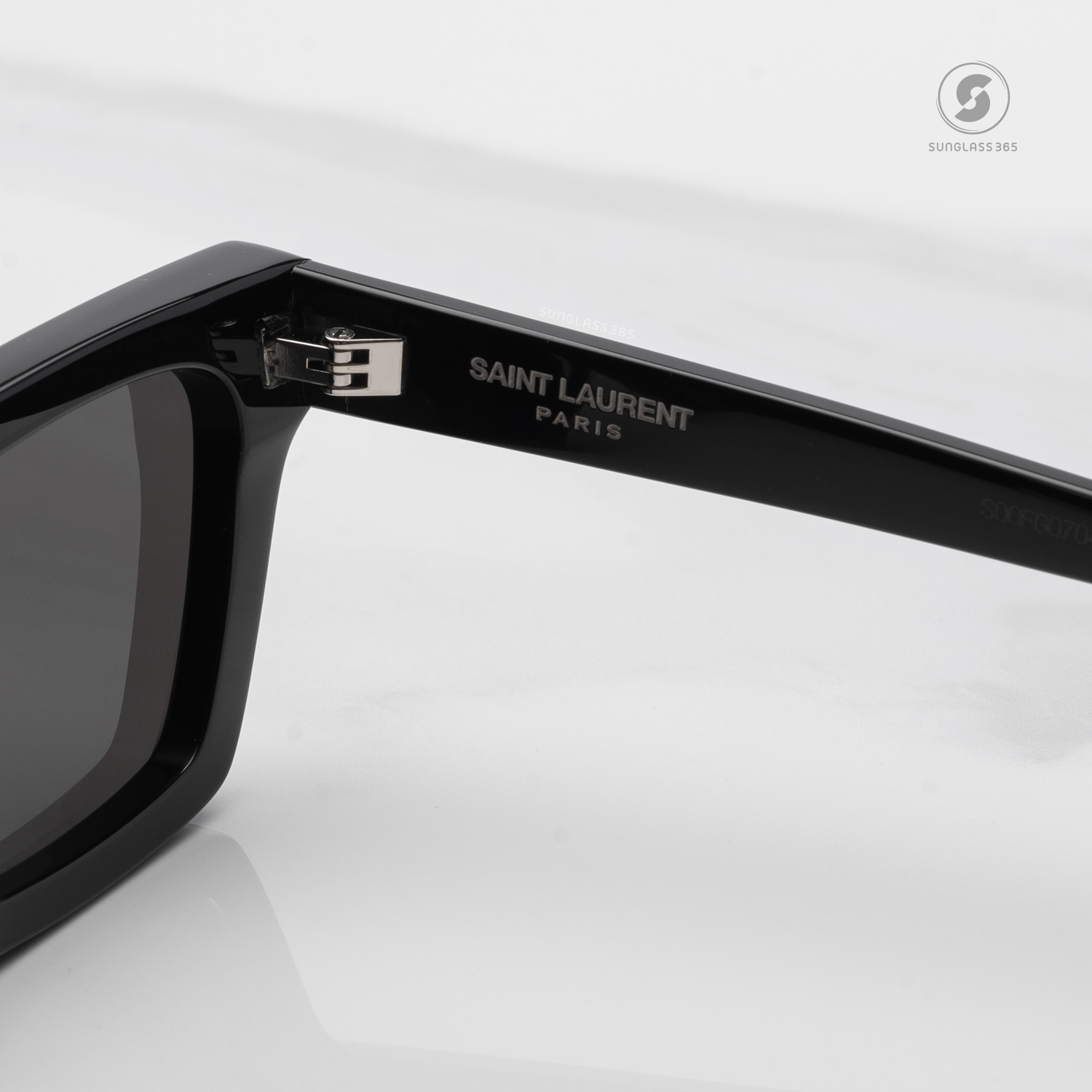 แว่นกันแดด YVES SAINT LAURENT CALISTA SL633 001