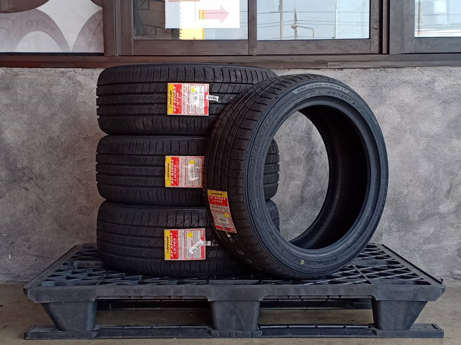 DUNLOP SP SPORT LM705 215/45R17