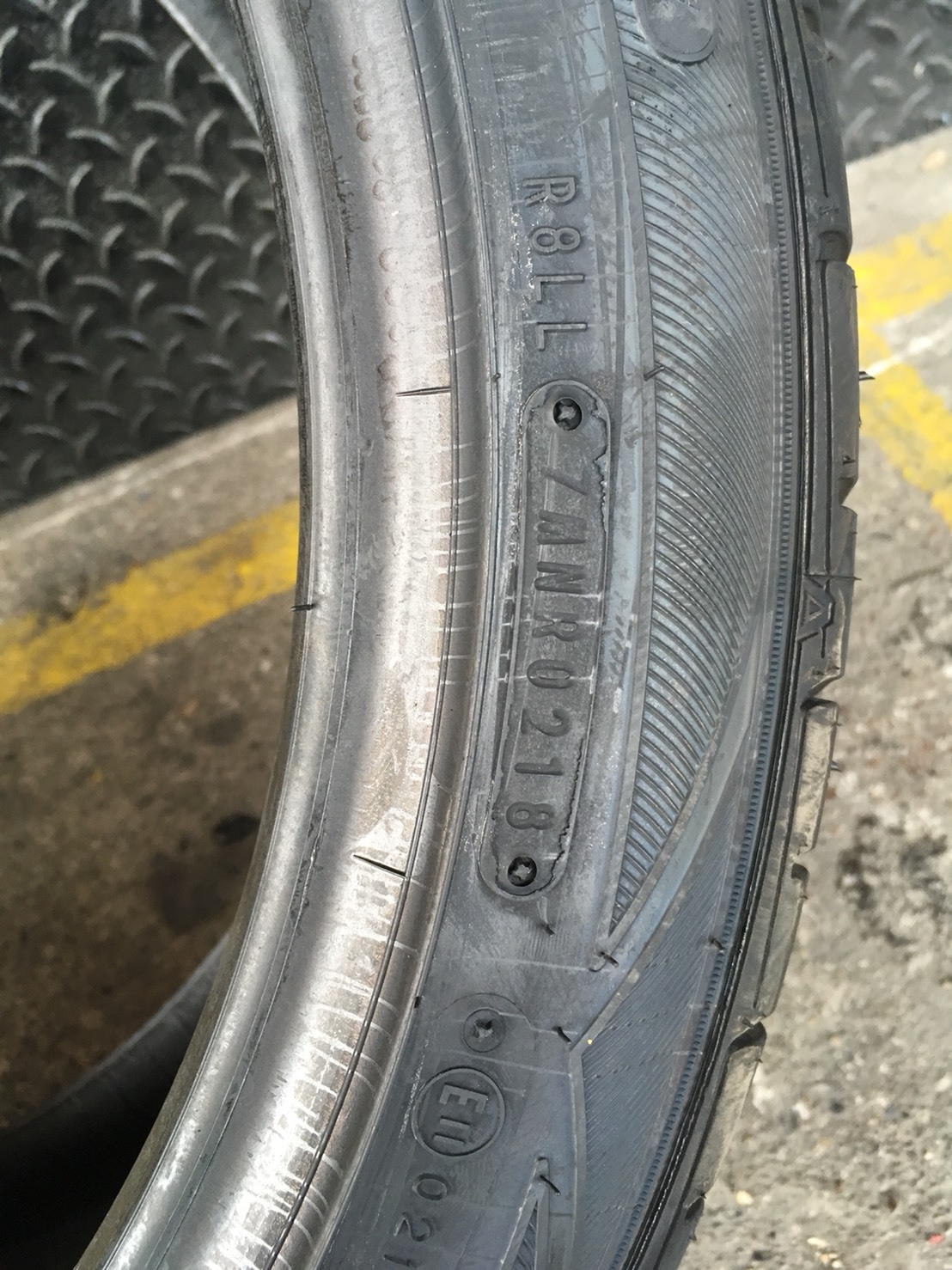 FALKEN ZE914 235-40-18 เส้น 6900 ปี 18 ซื้อ2แถม2 จ่าย 13800 ได้ 4เส้น ปี18