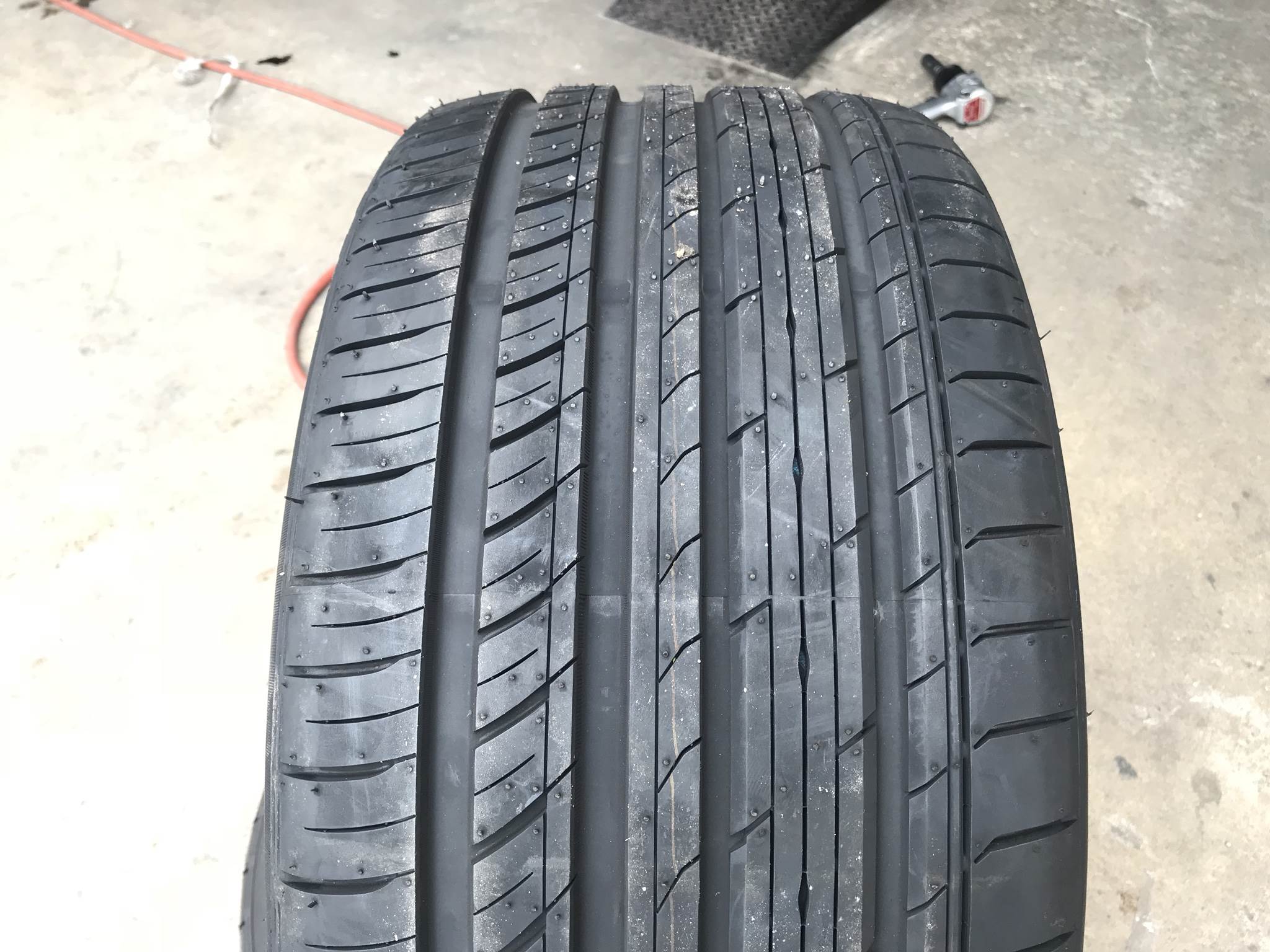 ยางใหม่ค้างปี TOYO C1S JAPAN 265/35-18 เส้น 3900 ปกติ 9000