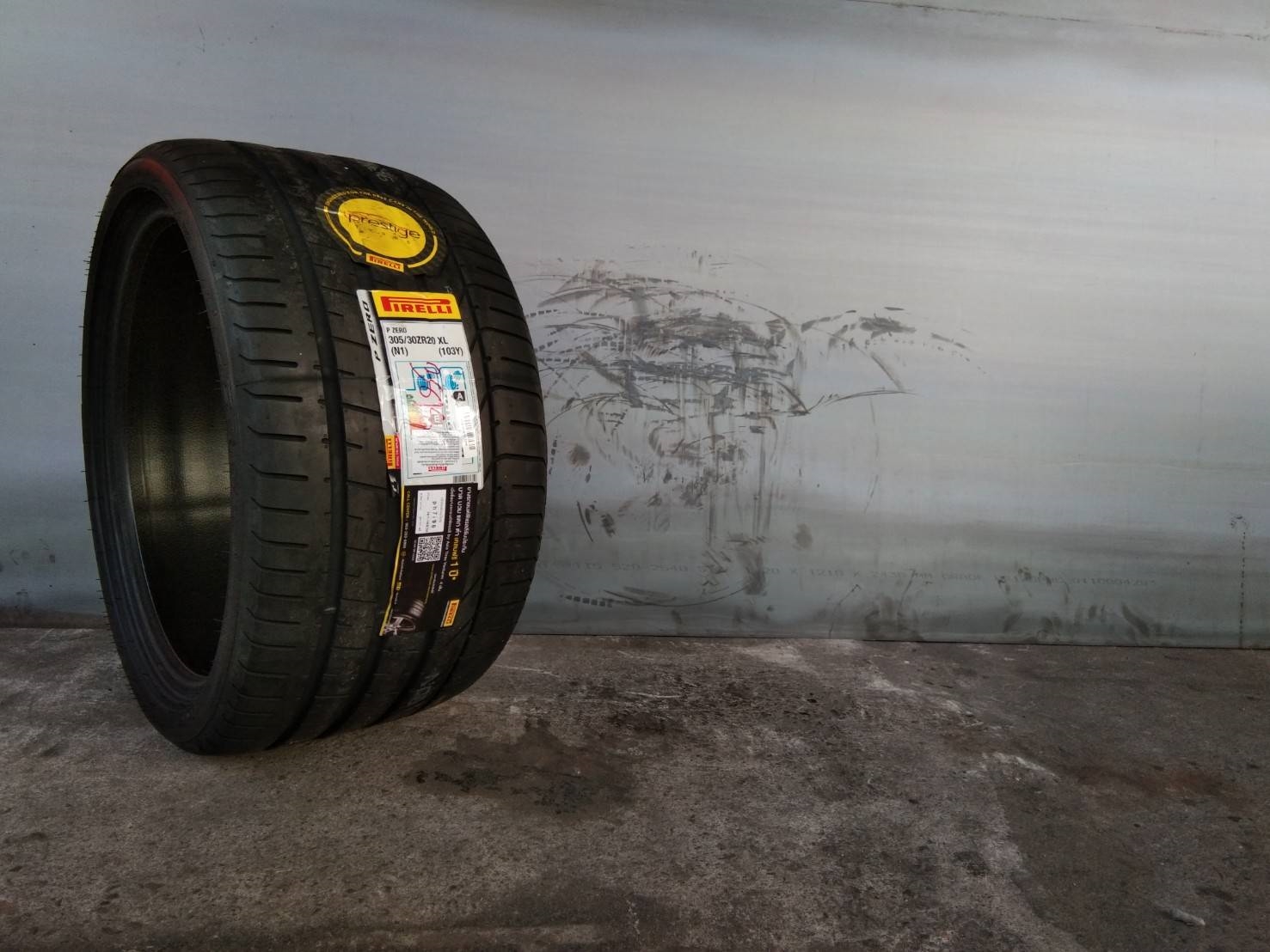 PIRELLI P-ZERO 305/30-20 เส้น 16500 ปกติ 22500บาท ปี18