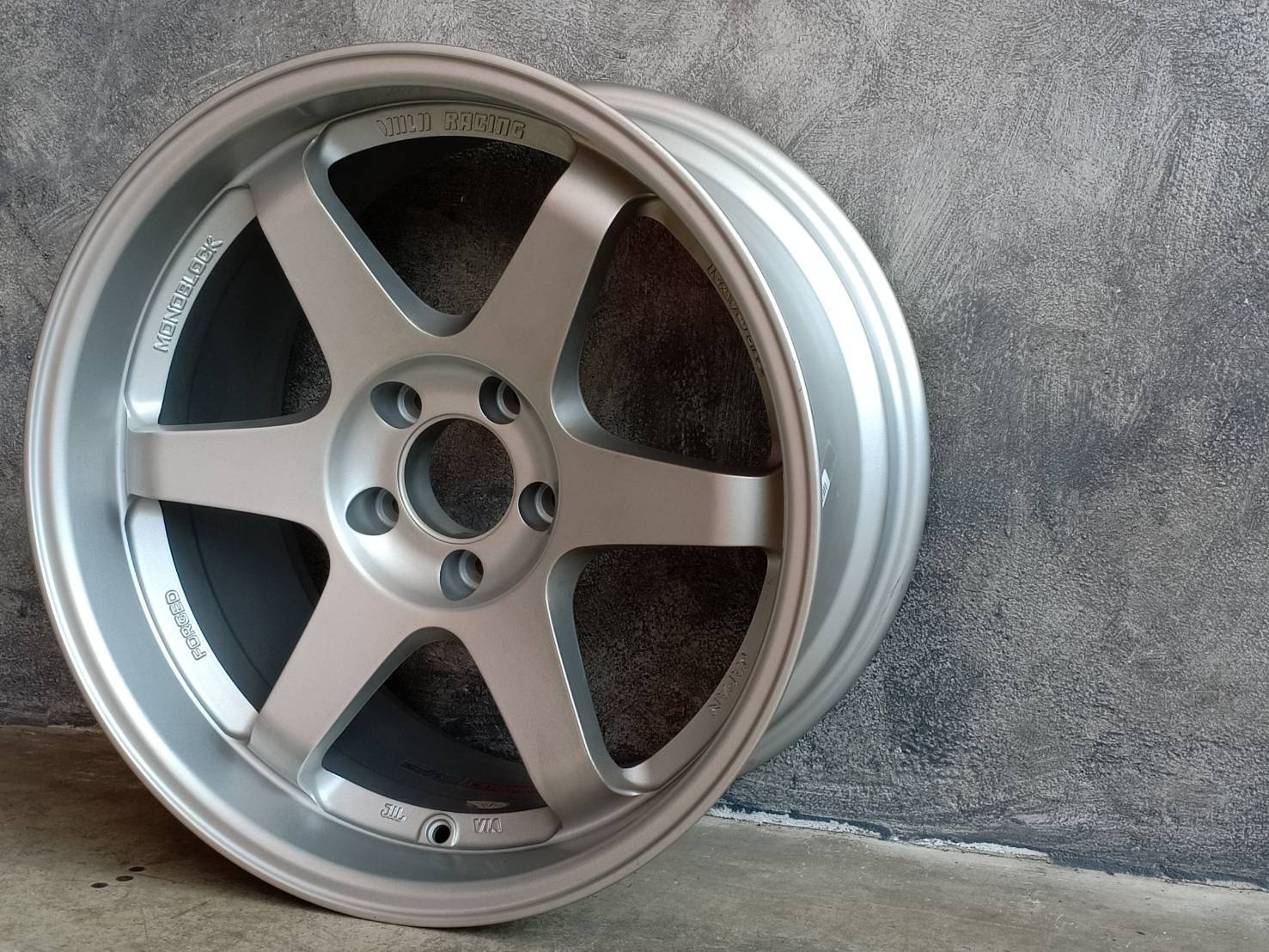 TE37 18x9.5 5H114.3 12 SEMI MATT SILVER