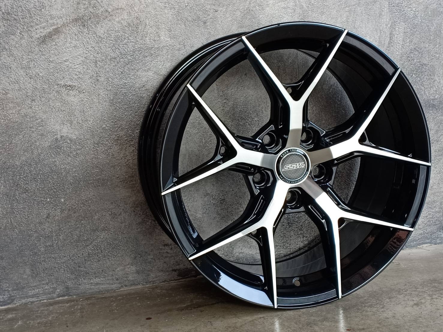 385 17X8 5X114.3 35 73.1 FP/BK