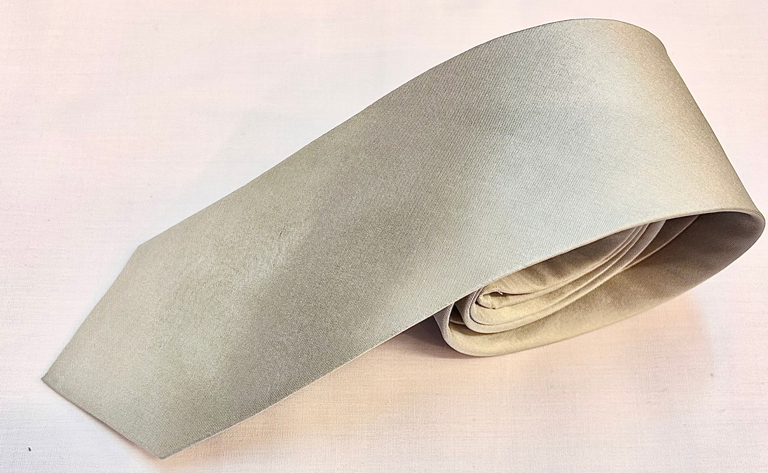 เนคไทผ้าไหมแท้ทอมือ ทอสีเรียบ ตัดเย็บปราณีต สีคลาสสิก ราคาจับต้องได้