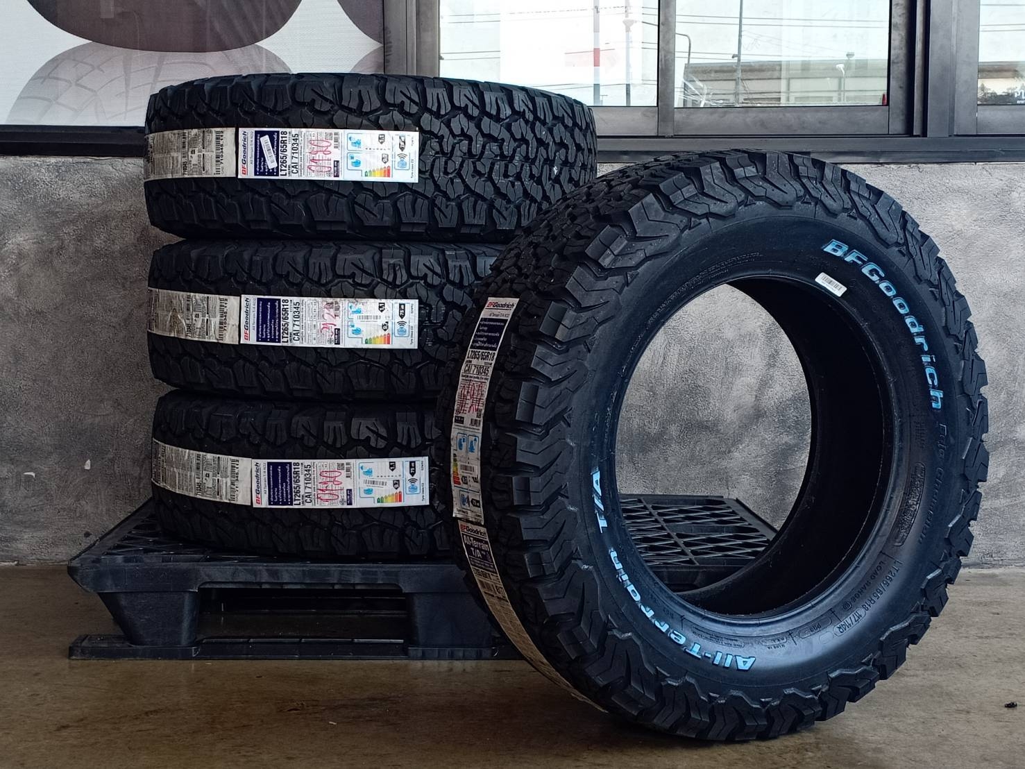 BF-GOODRICH 265/65R18 ALL TERRAIN T/A KO2 117/114R 8PR (ตัวหนังสือขาว) MADE IN U.S.A.