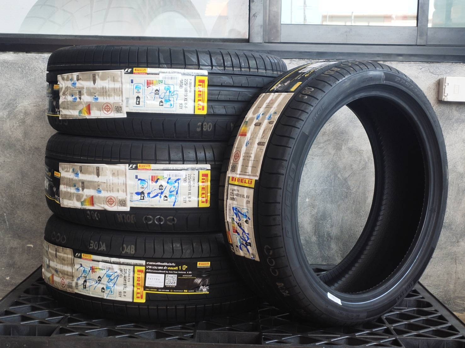 PIRELLI 225/40R19 93Y XL PZERO PZ4 RUNFLAT MOE