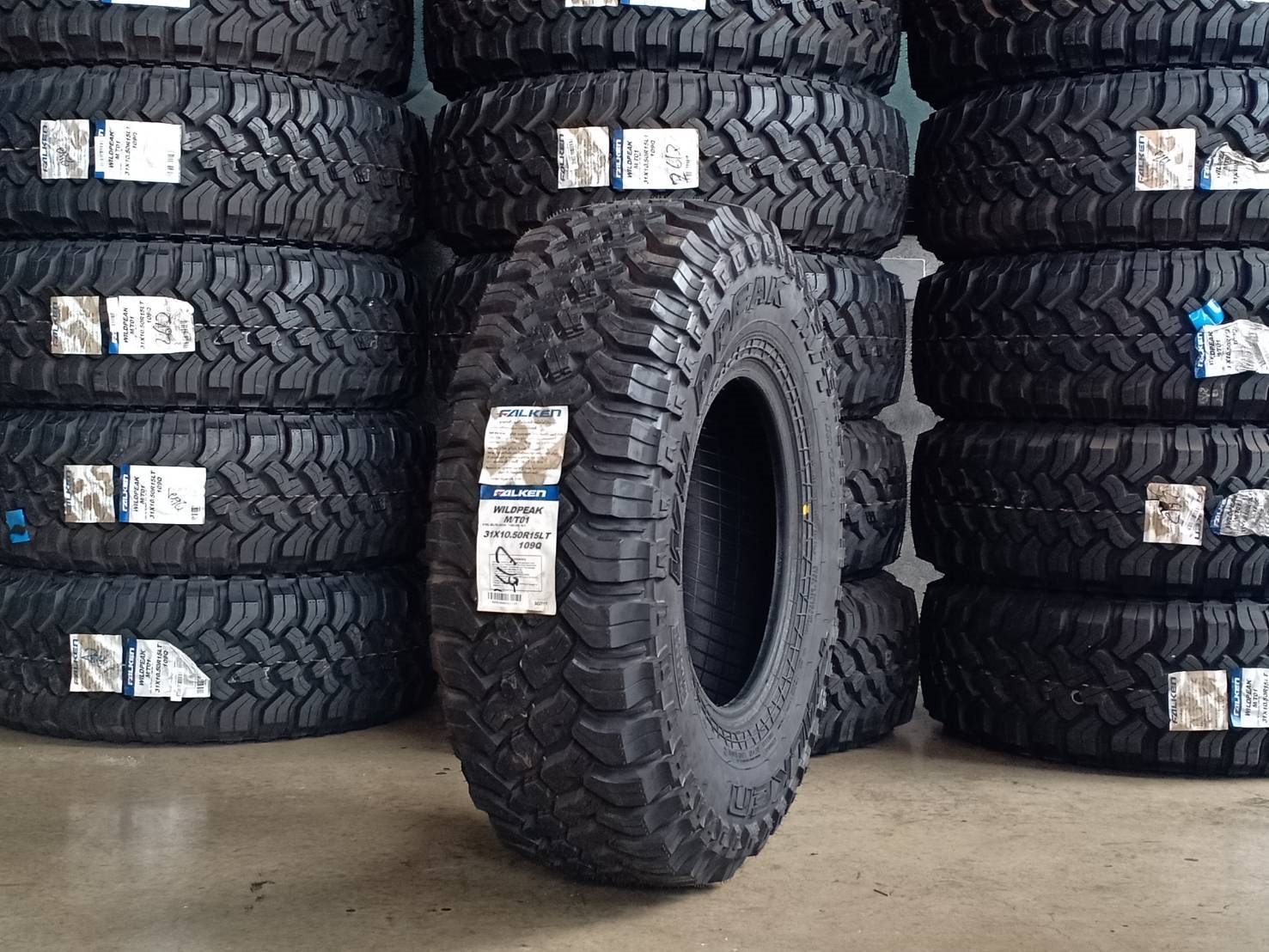 ยางใหม่ปีเก่า ลดราคา FALKEN MT01 31x10.5R15 109Q (ปี17)