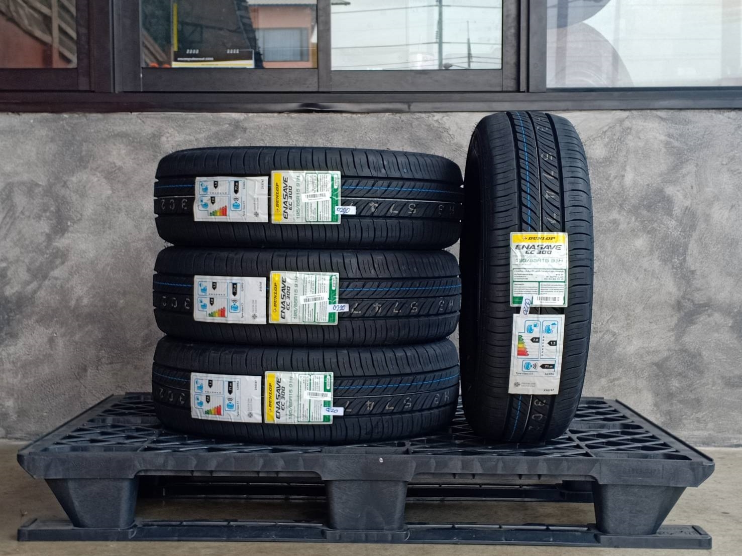 DUNLOP 195/65R15 ENASAVE EC 300 91H MADE IN THAILAND