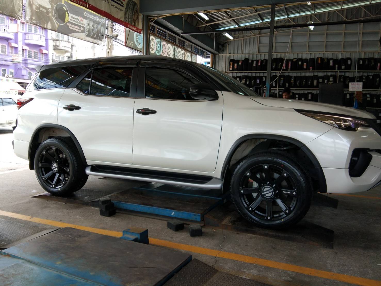 ล้อแท้ MICKEY THOMPSON ROUSH ขอบ20