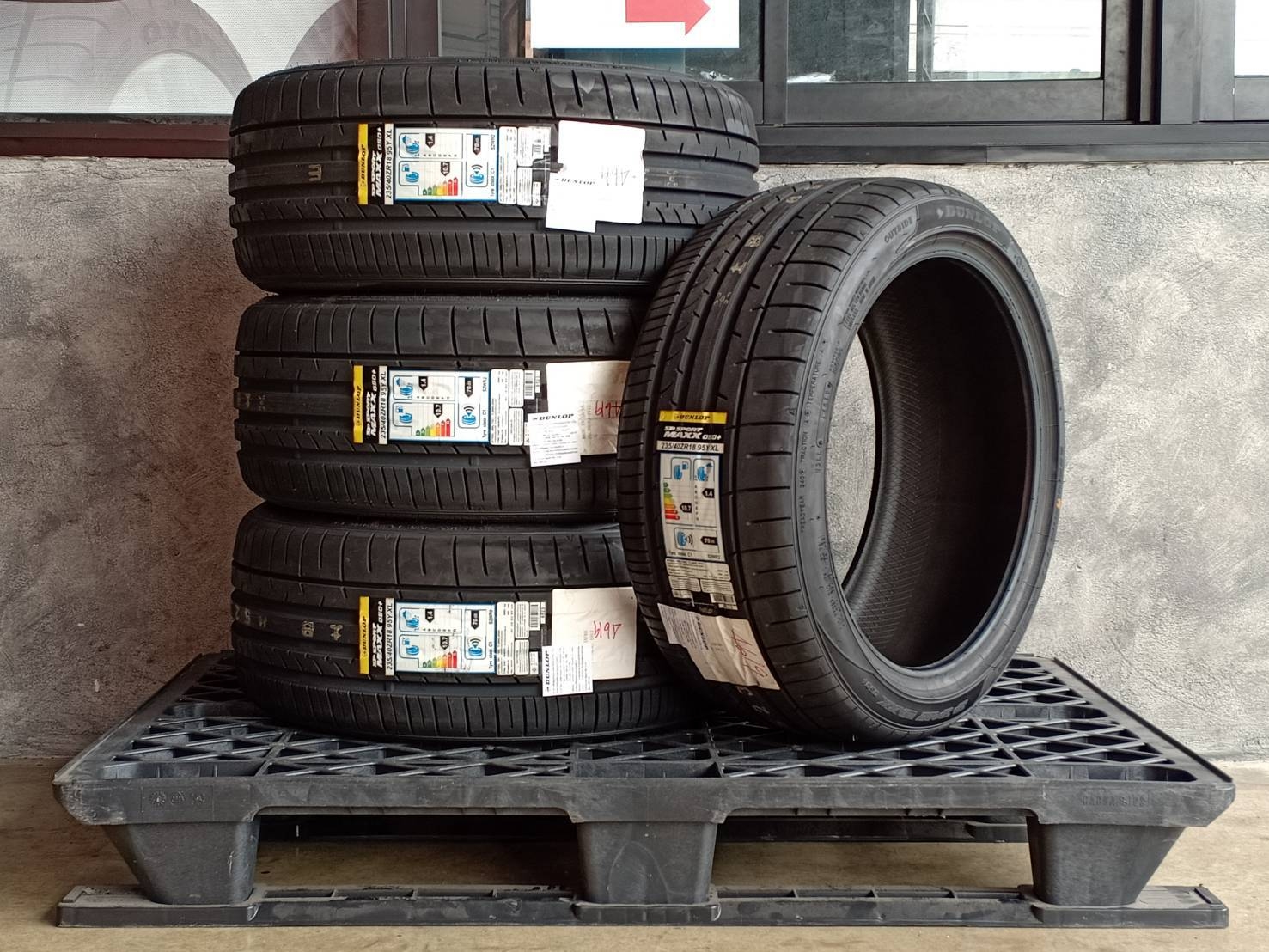 DUNLOP SP SPORT MAXX 050 PLUS 235/40ZR18