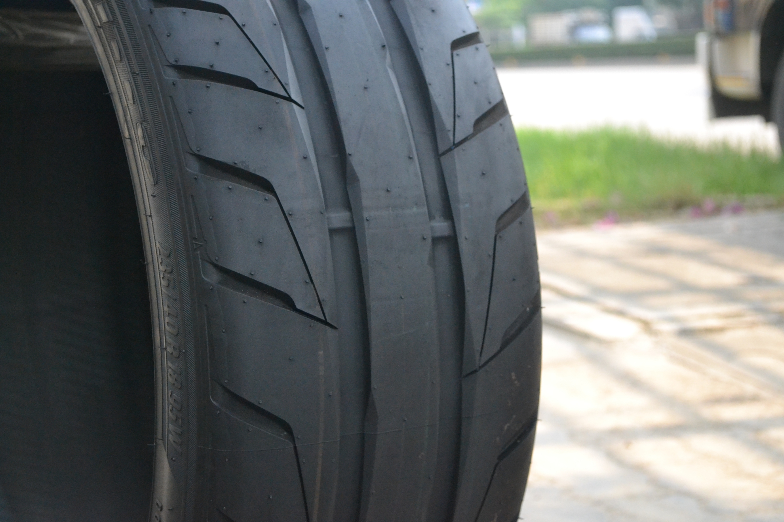 NITTO NT05 235/40-18 เส้น 3500 บาท ปกติ เส้น 8500 บาท