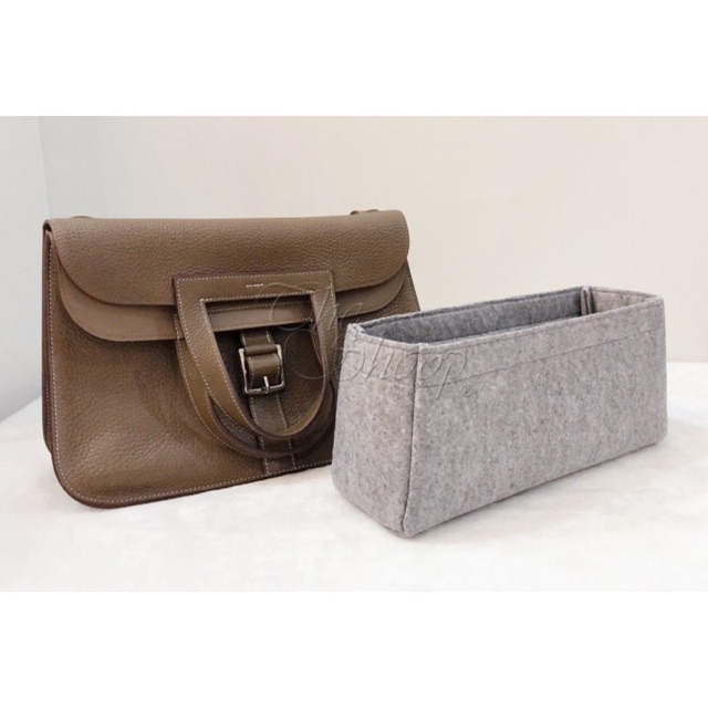 ที่จัดระเบียบกระเป๋า Hermes Halzan 31 มีให้เลือก 2 สี ช่วยแก้ปัญหา หาของสิ่งของในกระเป๋าไม่เจอ ทรงกระเป๋าไม่สวย ที่สำคัญ!! น้ำหนักเบาจนเหมือนไม่ได้ใส่ **เป็นสินค้าพรีออเดอร์ใช้เวลาตัด 7 วัน