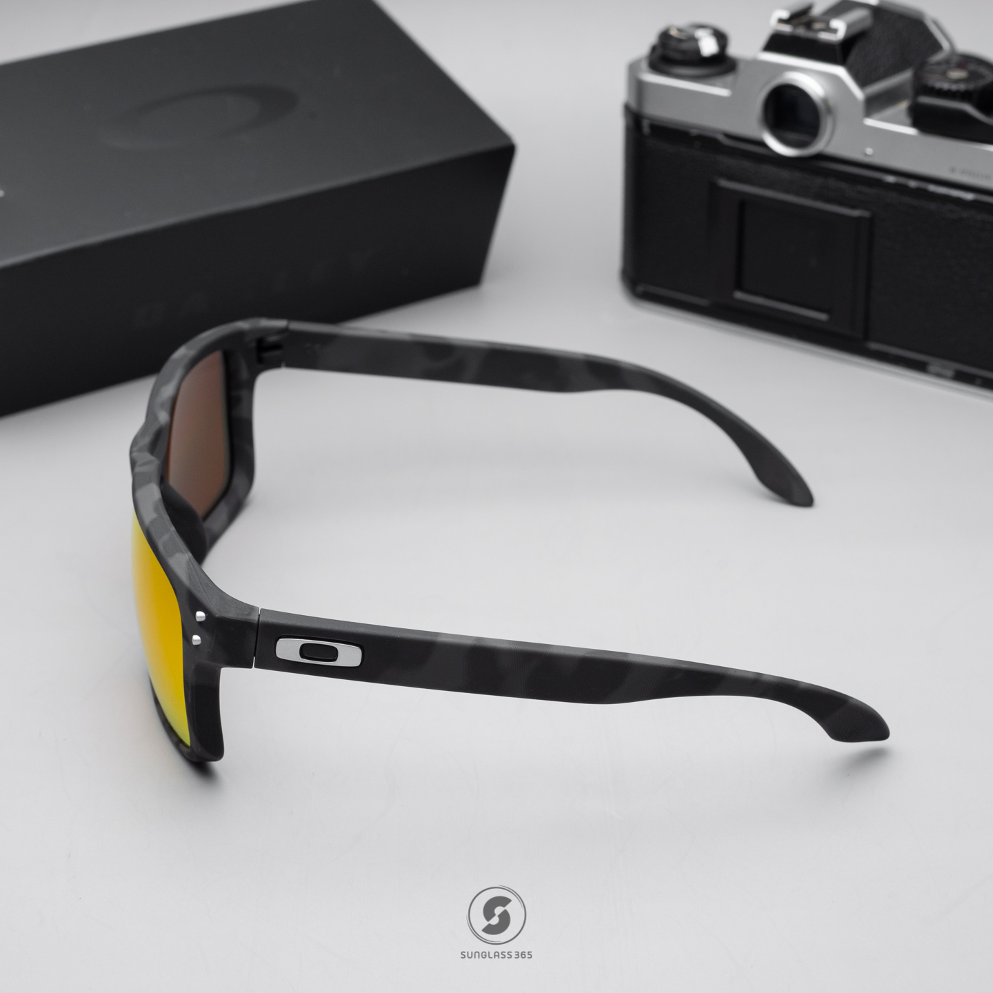 Oakley OO9244-56 Holbrook Prizm Ruby Polarized