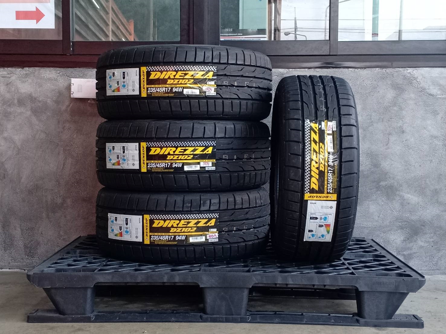 DUNLOP 235/45R17 DIREZZA DZ102 94W MADE IN THAILAND