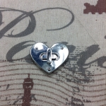 หน้ากระเป๋าลูกบิดหัวใจ เงิน