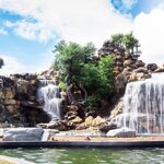 การจัดสวนหินก้อนใหญ่ โทร 064-5687901 กำแพงน้ำ ม่านน้ำตก ม่านน้ำตกแต่งสวน ม่านน้ำตกแต่งบ้าน ม่านน้ำหินเสียบ ม่านน้ำตกหินกาบ