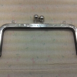 ปากกระเป๋าปิ๊กแป๊กเรียบ7นิ้ว เงิน