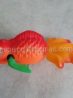 ของเล่นลอยน้ำวินเทจ ปลาทองตาโปนว่ายน้ำ