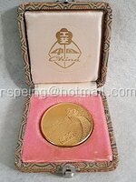 เหรียญที่ระลึกกำแพงเมืองจีน พร้อมกล่องบุกำมะหยี่