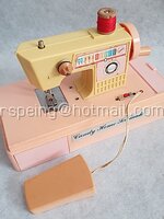 จักรเย็บผ้าของเล่นวินเทจ ยุค 80