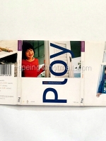 Ploy เด็กหญิงข้างหน้าต่าง