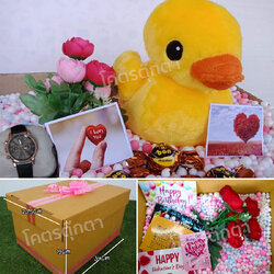 เซ็ตเซอร์ไพรส์ เม็ดโฟม {ของขวัญวาเลนไทน์,ของขวัญให้แฟน } ตุ๊กตาเป็ดลอยน้ำ ผ้ากัมมยี 8นิ้ว นาฬิกา+ช็อกโกแลต+ตกแต่ง+โฟม+ดอกไม้+กล่องของขวัญเปิดฝา