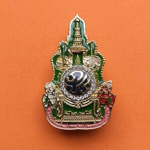 เข็มที่ระลึก ฉลองสิริราชสมบัติครบ 60 ปี พุทธศักราช 2549 จัดทำโดยสำนักงานปลัดสำนักนายกรัฐมนตรี (สปน.) พร้อมกล่องและใบรับรอง