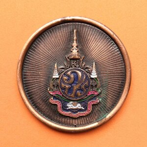 เหรียญ ภปร ที่ระลึกงานเปิดอาคารเฉลิมพระเกียรติ 7 รอบ พระชนมพรรษา โรงพยาบาลแม่สอด พศ 2554 เหรียญใหญ่ ขนาด 5.5 เซน