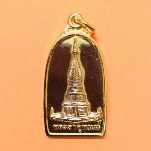 เหรียญ พระธาตุพนม ที่ระลึกกฐินพระราชทาน พศ 2539 เนื้อกะไหล่ทอง สูง 3 เซน