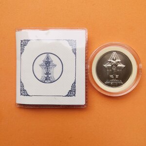 เหรียญ พระคลังมหาสมบัติ ที่ระลึกจัดสร้างเทวรูปพระคลัง ประดิษฐาน ณ กระทรวงการคลัง ปี 2556 เนื้อนิกเกิลผสมทองแดง ขนาด 3.2 เซน พร้อมใบรับรอง