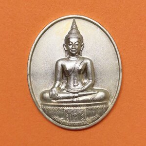 เหรียญ พระพุทธเทวราชปฏิมากร วัดเทวราชกุญชร ปี 2548 เนื้อกะไหล่เงิน สูง 2.9 เซน