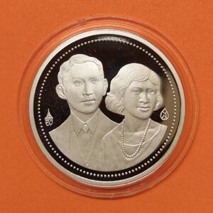 เหรียญ พระบรมราชชนก - สมเด็จย่า ที่ระลึกในโอกาสที่ในหลวง รัชกาลที่ 9 เสด็จเปิดที่ทำการใหม่กระทรวงสาธารณสุข 2540 เนื้อเงินขัดเงา ขนาด 3.2 เซน