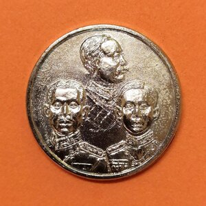 เหรียญ รัชกาลที่ 5 รัชกาลที่ 7 และ รัชกาลที่ 8 ที่ระลึกวันจักรี พศ 2536 ตำหนักเจ็ดทิวา เนื้อกะไหล่เงิน ขนาด 2.8 เซน