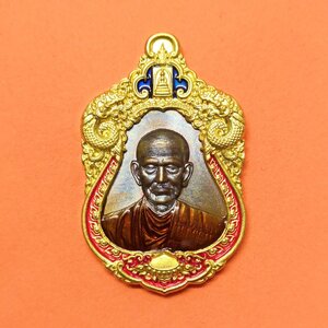 เหรียญ มงคลชินบัญชร สมเด็จพระพุฒาจารย์ (โต พรหมรังสี) วัดกลางคลองข่อย จังหวัดราชบุรี ปี 2566 เนื้อทองแดงขอบทอง สูงรวมห่วง 4.2 เซน พร้อมกล่องเดิม